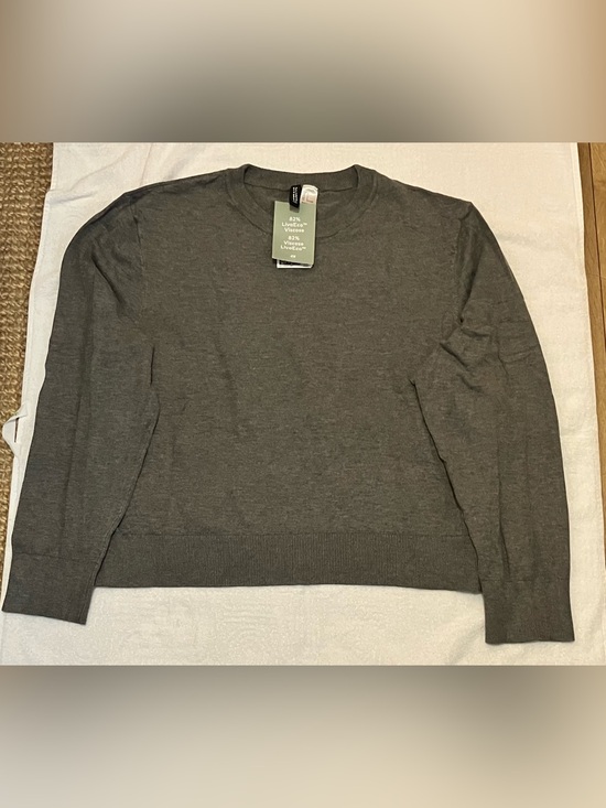 H&M Sweaters - H&M Divided Heather Grey Crewneck Lightweight Knit Sweater Large